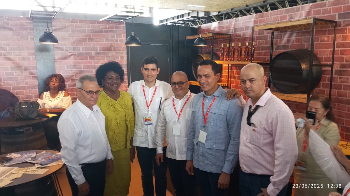 AilynRu80819364's tweet photo. En #ExpoCaribe2025, Cuba Ron S.A. está listo para brillar. Este evento será, una vez más, el escenario perfecto para celebrar el legado de nuestra rica cultura ronera.  🇨🇺🥃

#UnidosXCubaRon #ExpoCaribe2025 #CubaRonSA #ElProductorOriginal  #Cultura  #DefendiendoLaTradicion https://t.co/Mf8JxRPGJA