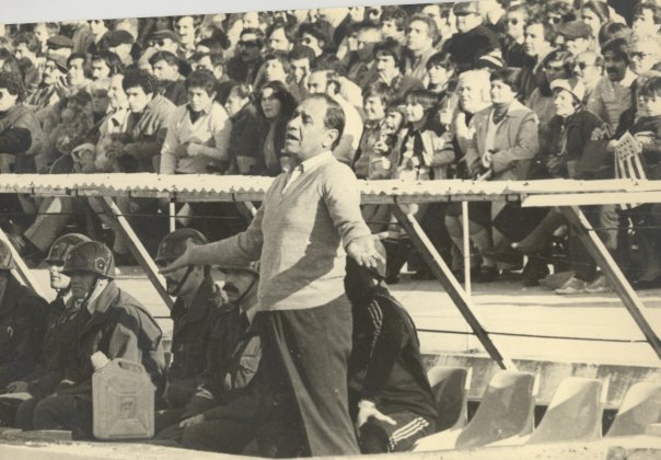 HistoriaCAP's tweet image. 🗓️#UnDíaComoHoy de 1915, nacía Hugo Bagnulo
🏆Campeón Copa Libertadores de América en 1982
🏆Copa Intercontinental de Clubes en 1982
🏆6 veces Campeón Uruguayo en 1958, 1959, 1973, 1974, 1975 y 1982
⭐DT campeón de la 4ta libertadores del club
