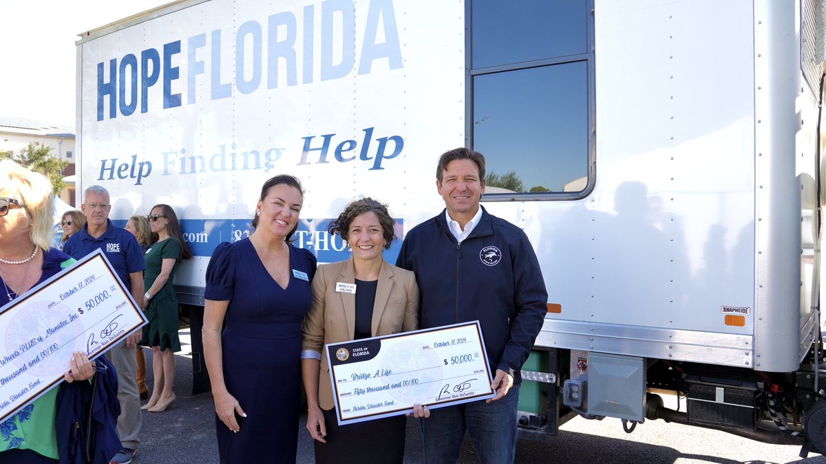 MunichPost's tweet photo. @CaseyDeSantis @GovRonDeSantis So great! When is the giant check photo op? https://t.co/zcrSTJ90Tb
