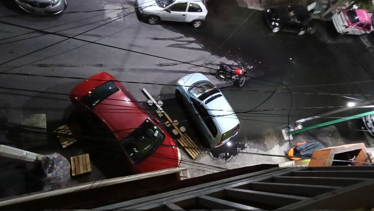 hector_asp's tweet photo. @AlessandraRdlv Alejandra ayer vino 2 veces un camión vactor para desasolvar pero todo quedó igual ya han pasado 24 HRS y continua inundado o estancada el agua aquí en cerrada de Lucio sería posible que nos ayudarán pues la salida de las casa del fondo nos complicada https://t.co/ceTmrgtTjz