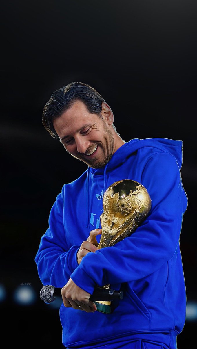 JuannDis's tweet image. 38 años para Lionel Andrés Messi. No hay palabras para describir lo afortunados que somos de haber sido contemporáneos al mejor de todos los tiempos. Cada vez falta menos para que el viaje se acabe y como me alegra haber sido testigo. No habrá nadie como él. Nadie.