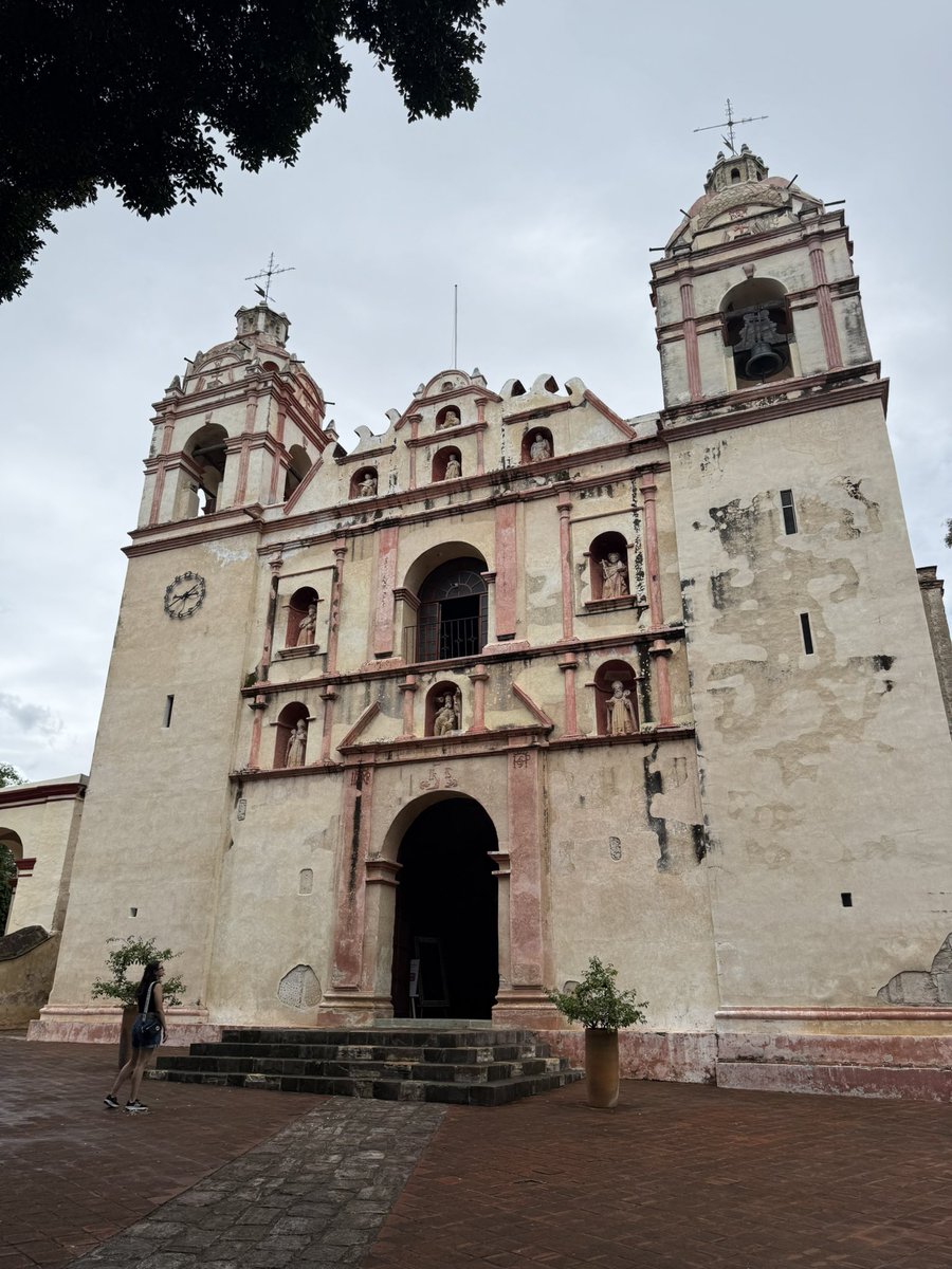 HistoriaPTontos's tweet image. Que preciosas e increíbles son las iglesias, parroquias y conventos de Oaxaca.
Parroquia dominica de San Jerónimo Tlacochahuaya: