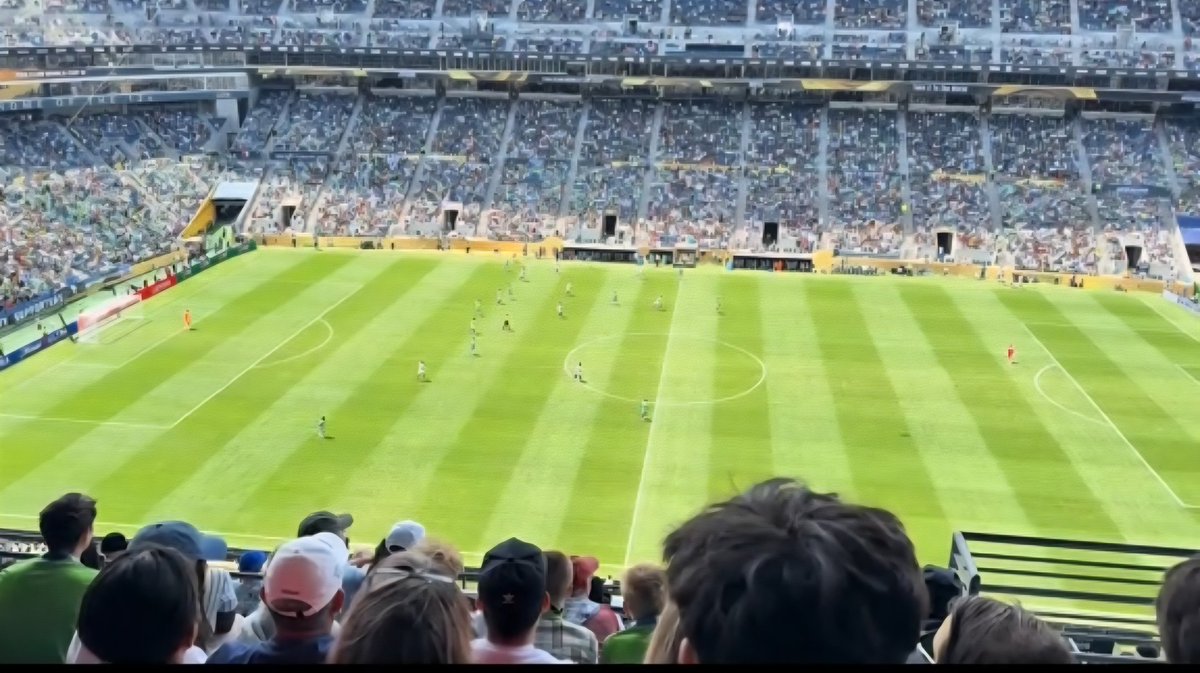 _EricMrA's tweet photo. PSG 2:0 Seattle Sounders, 小组垫底出局其实不算意外, 大巴黎马竞博塔弗戈哪个都不是他们能碰的。
真正意外的是迈阿密国际能突围, 尤其那场赢波尔图, ���赛态度和在美职联完全不一样。
"Attitude is everything." 不管是比赛, 还是别的场合, 你带着什么样的态度进去, 最后就会是完全不一样的局。 https://t.co/FDbgL7Y8gs