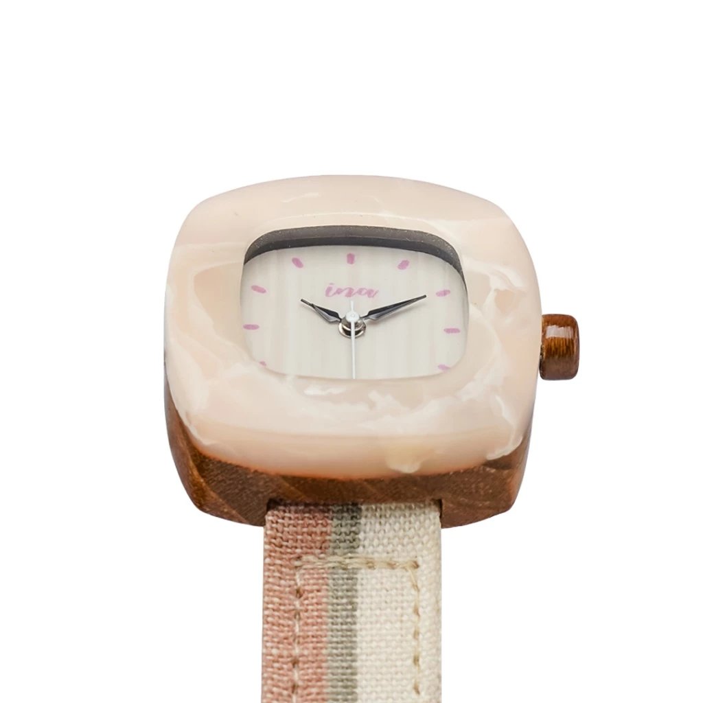 mitochoandria's tweet image. This watch? Screams chill &amp;amp; cute energy.
Fabric strap, timeless style — humble but luxe.
No need extra effort — just strap it on and boom, you’re a whole aesthetic.
🛒s.shopee.co.id/2B3MaRH45N
#SoftGirlVibes #ChillFitCheck #TimeToGlow