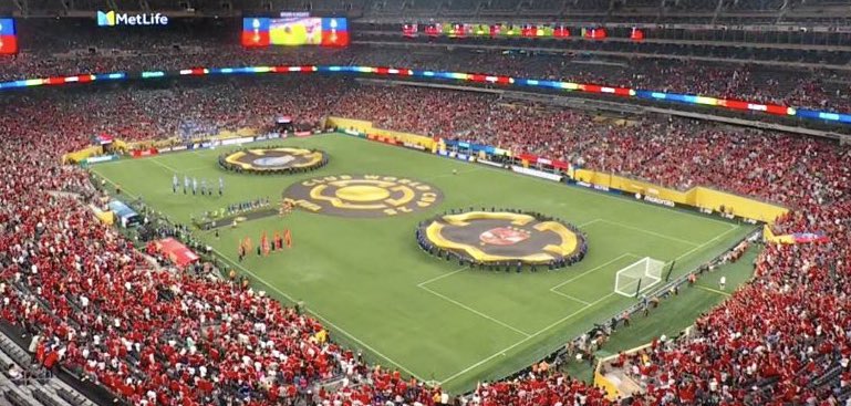 مجرد مقارنة جمهور #الاهلي_المصري بأي جمهور عربي أو افريقي أو آسيوي هو تهريج🤡 لا أكثر
والله مسكين الزمالك وجمهوره شلون يقارنون نفسهم بالاهلي وشعبيته الجارفه ؟؟؟؟
#الزمالك مثل شعبية النصر والاتحاد
#الاهلي مثل شعبية ريال مدريد وبرشلونه👌