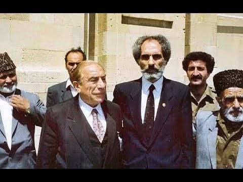 Hayatını; ülkesinin bağımsızlığı ve Türk Birliğine adayan, Azerbaycan Milli Kurtuluş Haraketi lideri can Azerbaycan Cumhuriyeti'nin İkinci Cumhurbaşkanı Ebulfez Elçibey 
24 Haziran 1938'de dünyaya geldi...
Ad günün kutlu, ruhun şad olsun büyük Türk...

#Azerbaycan_EbulfezElçibey