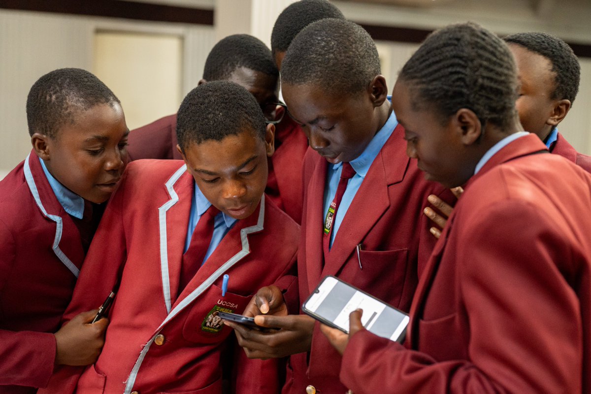 Have you heard about the Human Rights-Friendly Schools Project ?🌍📚✏️

Through its Human Rights Friendly Schools (HRFS) Project, Amnesty International Zimbabwe partners with schools to establish Human Rights Clubs (HRCs), empowering learners to understand, defend, and promote