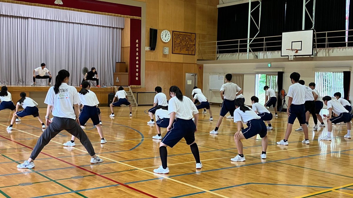 【エクシードで体力向上！】
これまで、べーシックバージョン、合理的な体の動かし方など、多方面から教わってきたエクシード。今回は、ハードバージョンに挑戦しました。暑い中、３時間連続で指導してくださった鹿屋体育大学のみなさま、ありがとうございました！