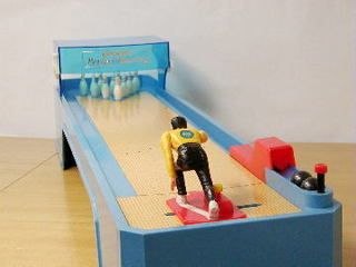 午後もお元気で。レッツプレイ・ボウリング