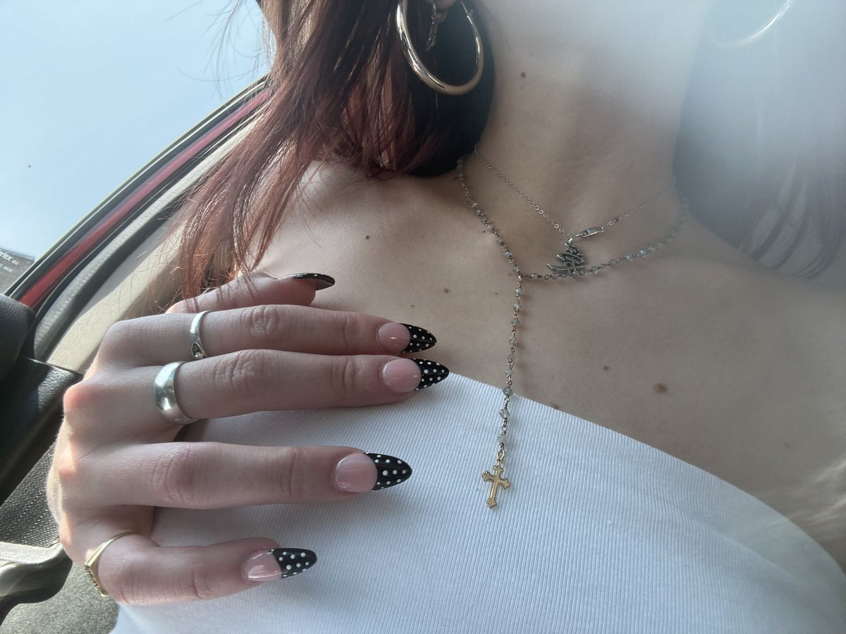 eatyourpercs's tweet photo. U like the necklace I made? https://t.co/bkeU0XHTso