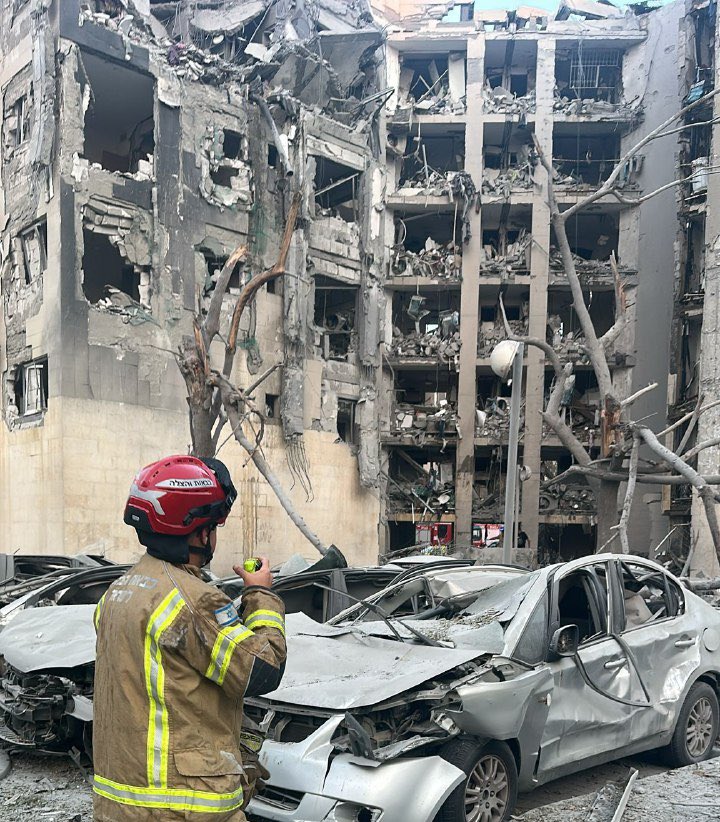 Abu_Salah9's tweet photo. ١١ قتيل وعشرات الجرحى في اسرائيل

هدف قاتل في الدقيقة ٩٠ https://t.co/KddlifmuJH