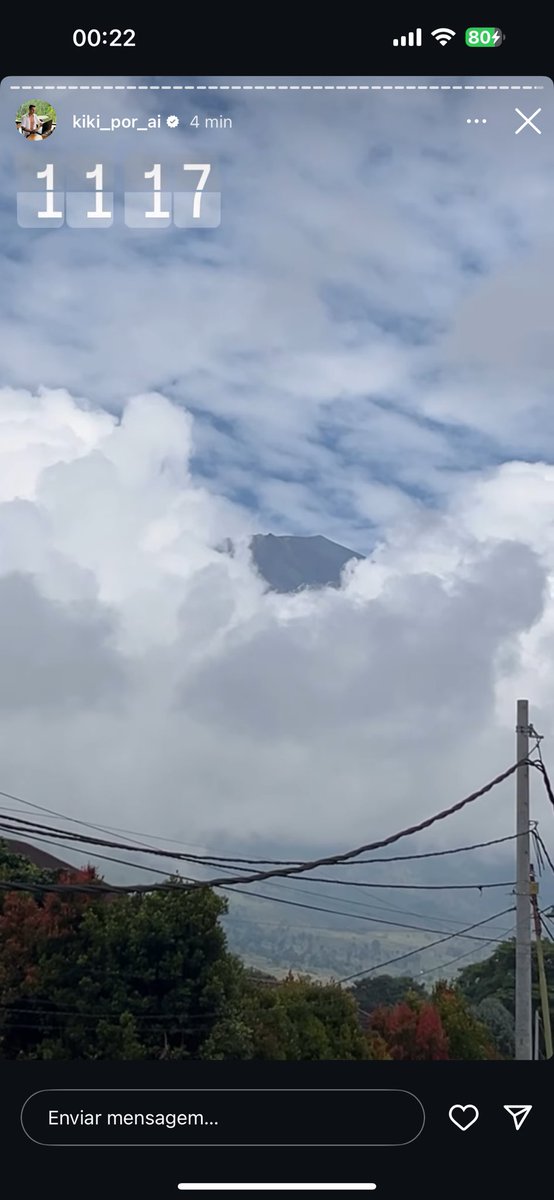 choquei's tweet image. 🚨AGORA: Nuvens carregadas se aproximam do vulcão, o que pode adiar o resgate de Juliana Marins na Indonésia.