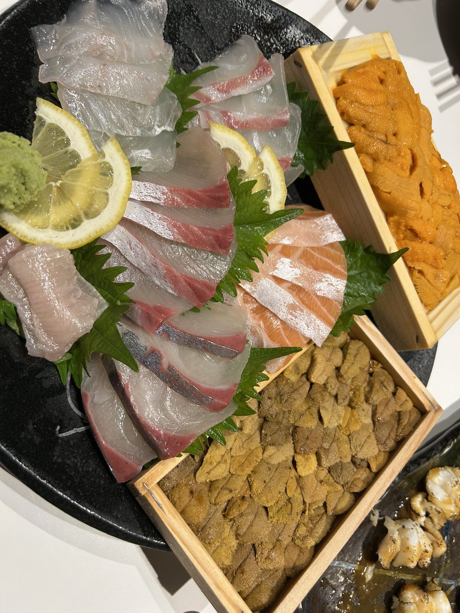 aaaooo_k's tweet photo. ウニと岩牡蠣とハマグリ、一生食べれる。 https://t.co/9pPr8aK6Ng