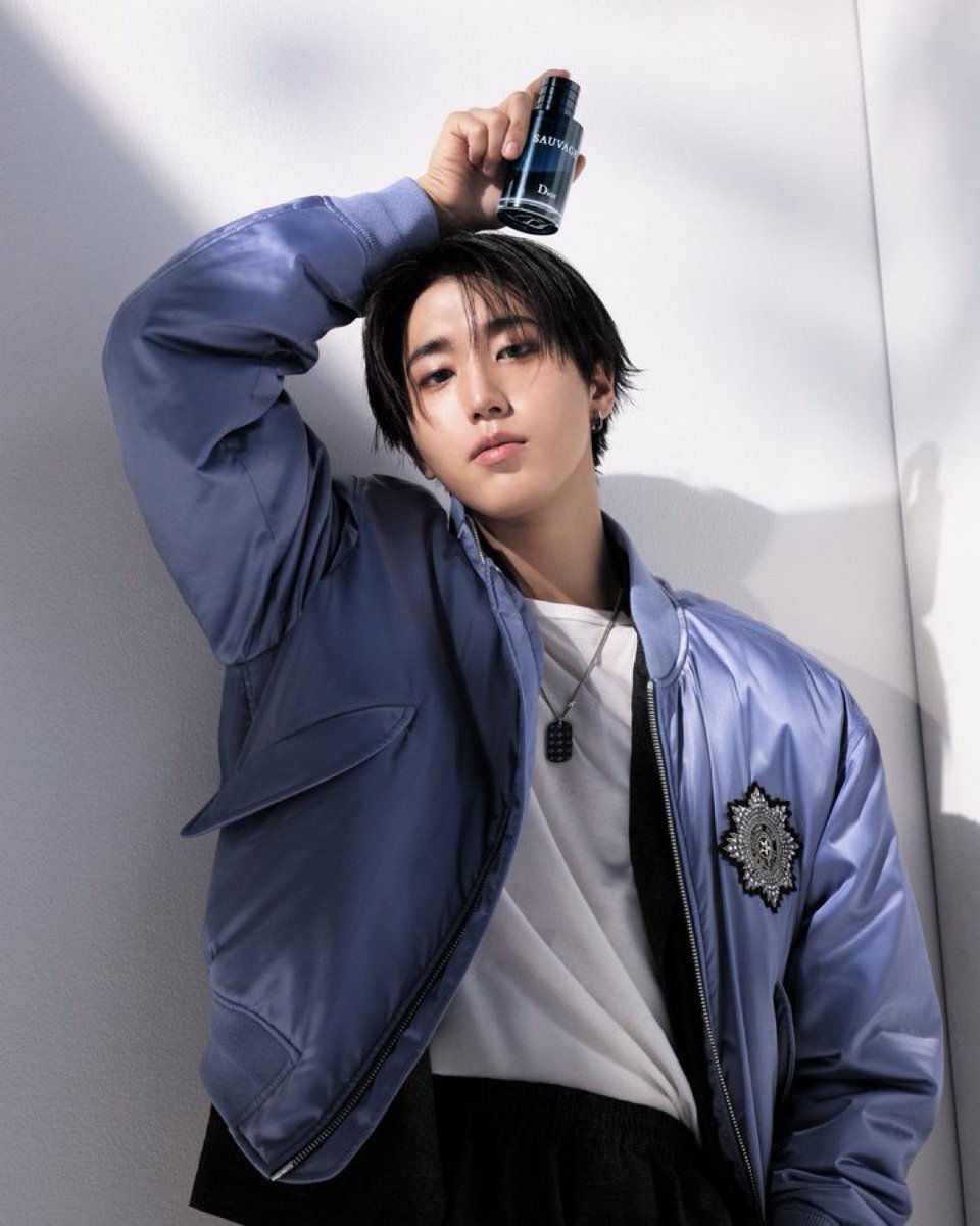 HANglobal_'s tweet photo. 📰 | #HAN for @Dior Sauvage featured by @fashionsnap 

HAN DESTINED WITH DIOR SAUVAGE
#HAN_DIORSAUVAGE #HANxDIOR
#HANxFASHIONSNAP @Stray_Kids https://t.co/NbQlXYvNF4