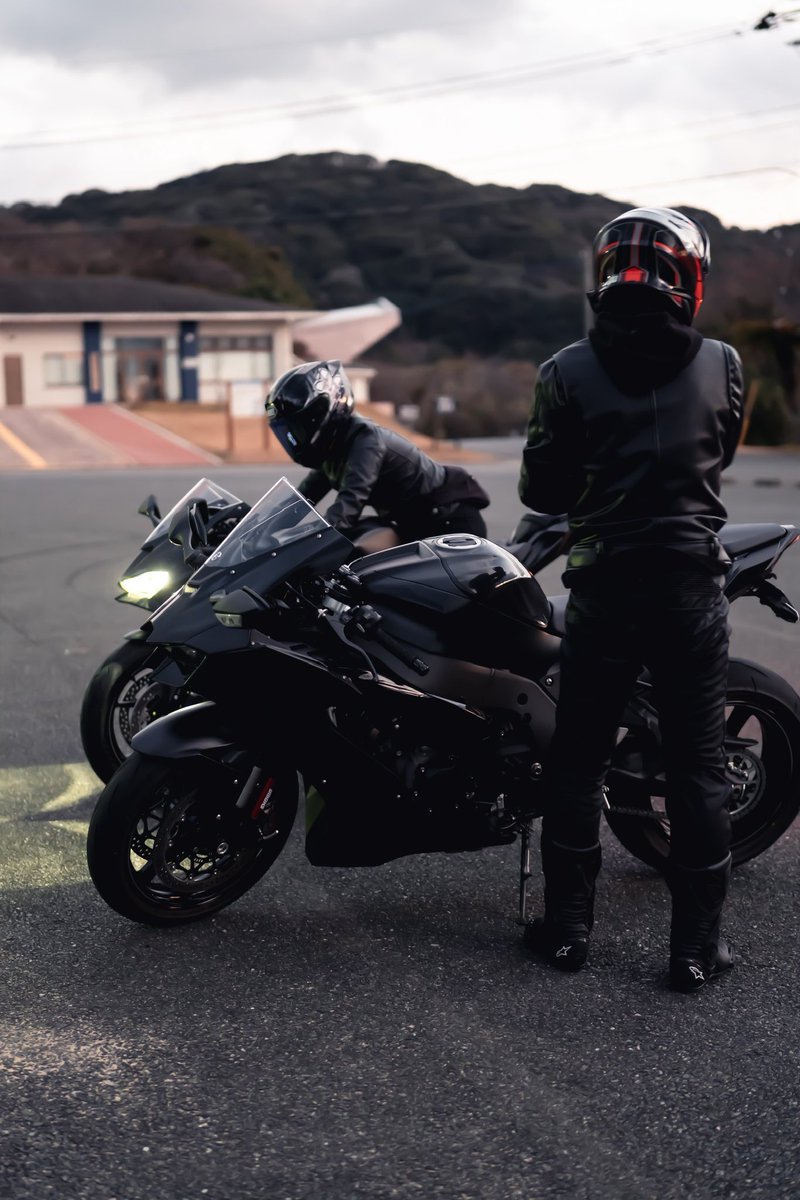Bike_Ruk1's tweet photo. 歳をとったので更新！

名前: きぃ
年齢:22
車種: ZX-10R('25)
住み: 福岡
好き: カメラ、動物、自然、沢山食べる
一言: 気軽に誘ってください！
色んな方と仲良くしたいです！！

#バイク乗りと繋がりたい 
#バイク乗りとして軽く自己紹介 
 #バイク好きな人と繋がりたい 
#kawasaki  
#zx10r https://t.co/IyImYw7Ymb