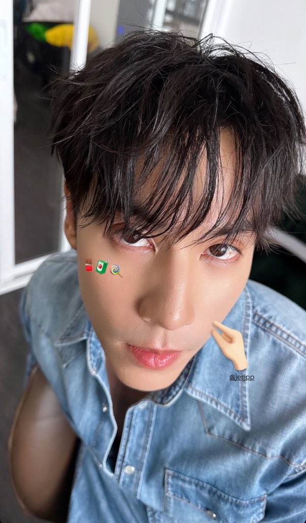 fade_road's tweet photo. แอบมิกิ้กสินะคะ            (ผมทิ่นอนทั้งวัน) https://t.co/l65P9YHsEQ