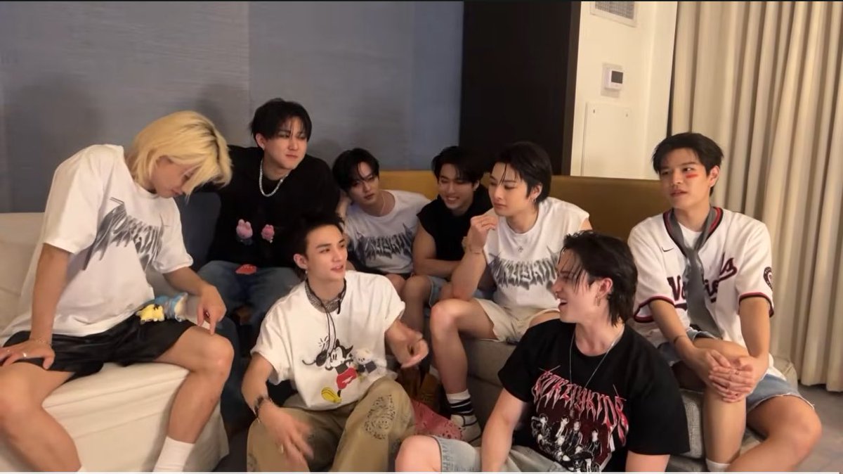 leebitkfn's tweet photo. #ThankYouStrayKids for trying your best to protect and be there for stay. we are sure it was frustrating and disappointing to end the show early, especially when everybody and urselves were looking forward to it. please take care of urselves and know we love you so much. https://t.co/KQMDfYbx8H