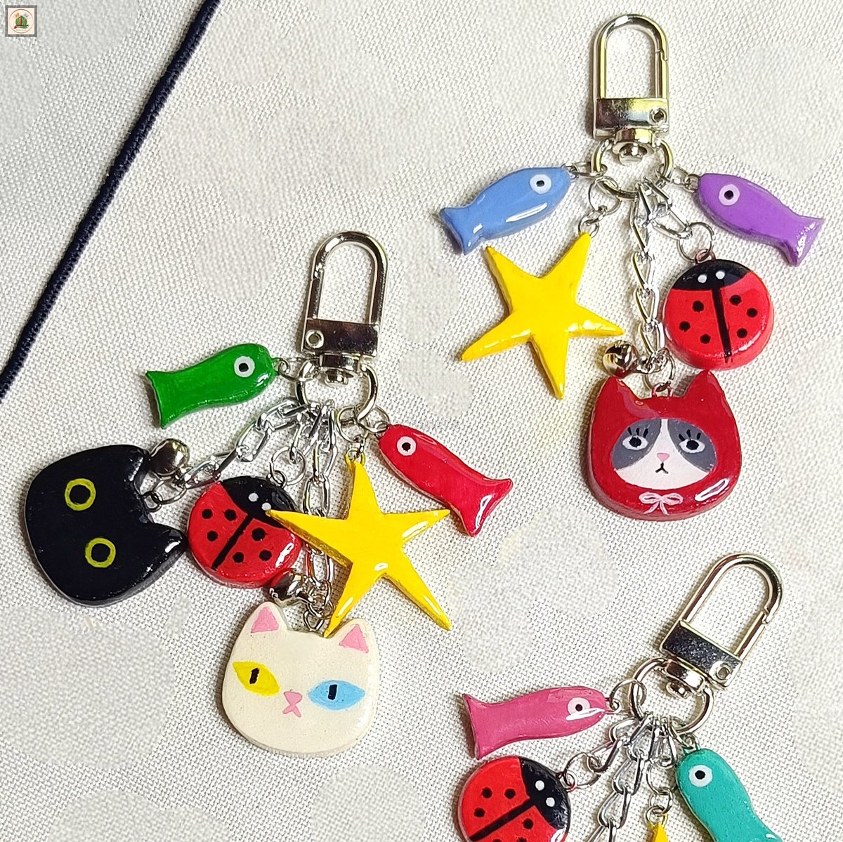 kcg! mbabu,,aku mau buka custom clay keychain muka majikan. plusnya nanti dpt lonceng n warnanya gonjreng. ada yg minat kh,,