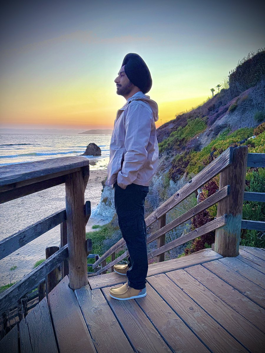 SufiSartaaj's tweet photo. The La La Land way..

#theblackprince #satindersartaaj https://t.co/IiMmwdrNSy