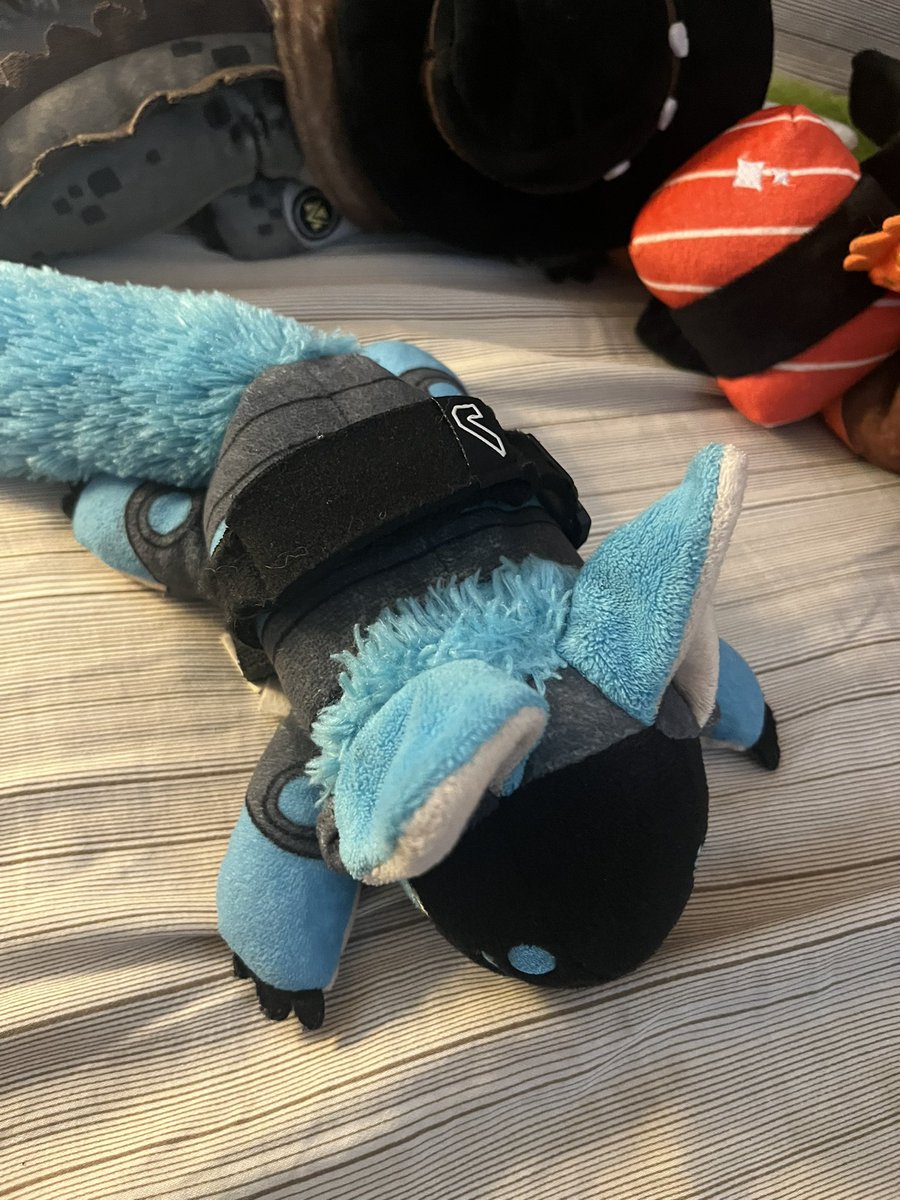 TatsuyaTheProto's tweet photo. The new sushi strap for the protobeans reminds me of my fretwrap lmfao

#bossmonsta #furry #protogen #protobean https://t.co/C8ro4tYNE3