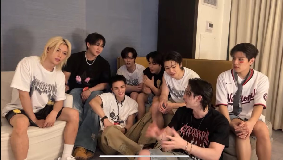 These boys had to stop their concert early because of weather, but they really came almost immediately on live for the same remaining amount of time they would have been on stage. Oh these lovely caring Stray Kids 🥺🥺🥺