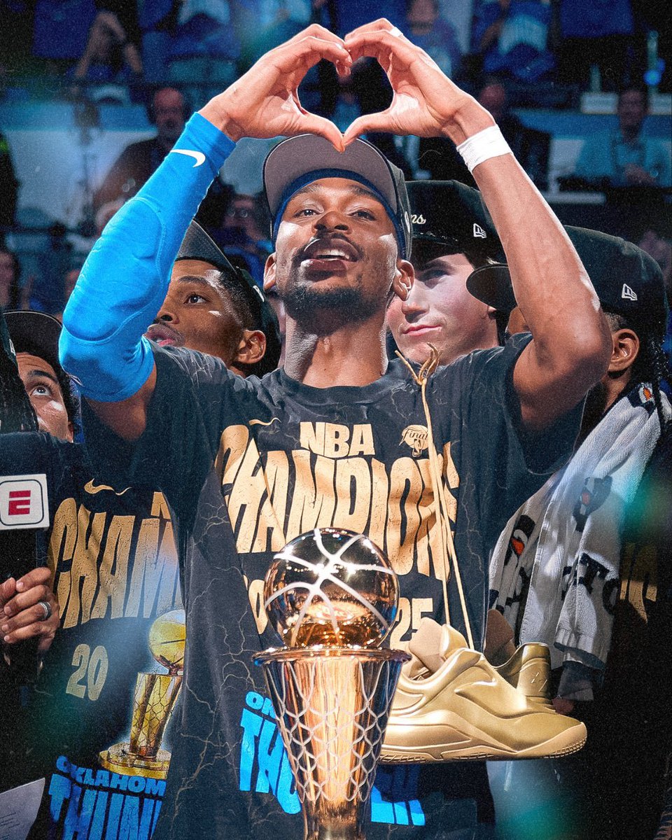 carter_AF1's tweet photo. SGAは、シグネチャーシューズをデビューさせた年に
🏆️シーズンMVP
🏆️カンファレンスファイナルMVP
🏆️NBA王座
🏆️ファイナルMVP
を同時に獲得した、史上初の選手となった👏👏👏

なお優勝決定後に肩にかけた
CONVERSE SHAI 001 "Trophy Gold"
は、1足限定とのことです✨
https://t.co/RP6ky1amC5 https://t.co/mMPCZddYiV