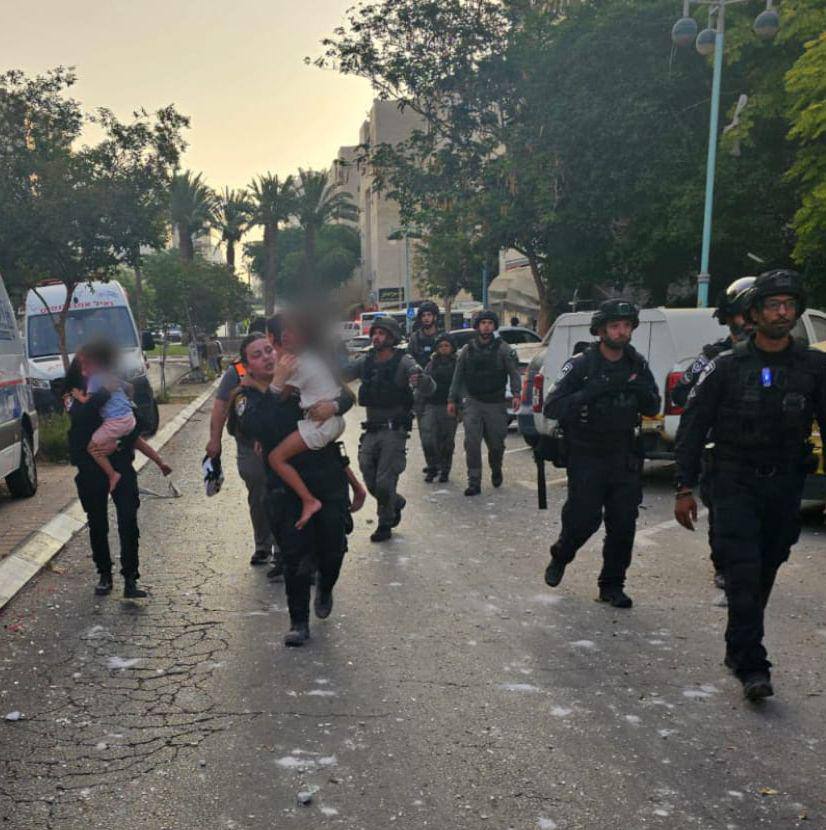 BREAKING: Reports of up to 8 dead and multiple wounded in Be'er Sheva Israel after an Iranian missile hit a residential building.