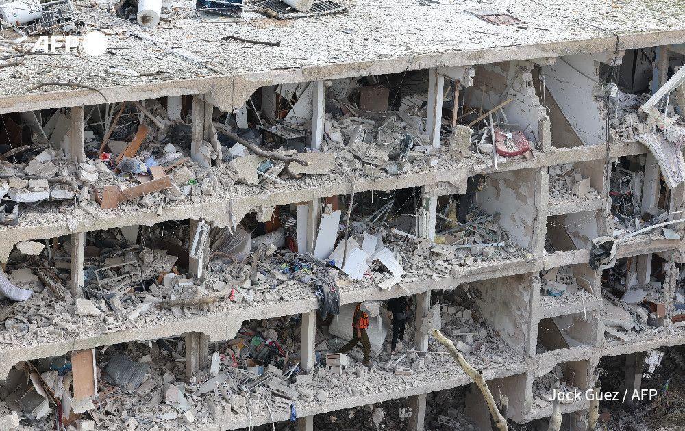 Iran signals halt to strikes if Israel stops.
Iran's foreign minister says Tuesday Tehran does not intend to continue its strikes if Israel stops its attacks, hours after Trump announced a staggered ceasefire. So far, there has been  no confirmation from Israel on ending