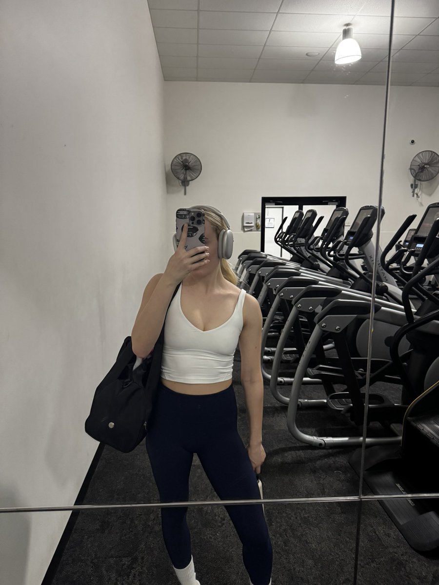 MeanGirlLulu's tweet photo. Being this pretty is expensive. Lucky for me, you’re stupid enough to fund it 💖
#PrincessTax #PayPig #Findom https://t.co/07GS1zcMHE