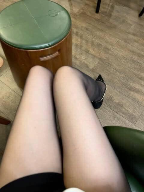 IU198469's tweet photo. 睡醒发个腿哈哈哈 https://t.co/mwsFoLQpXP