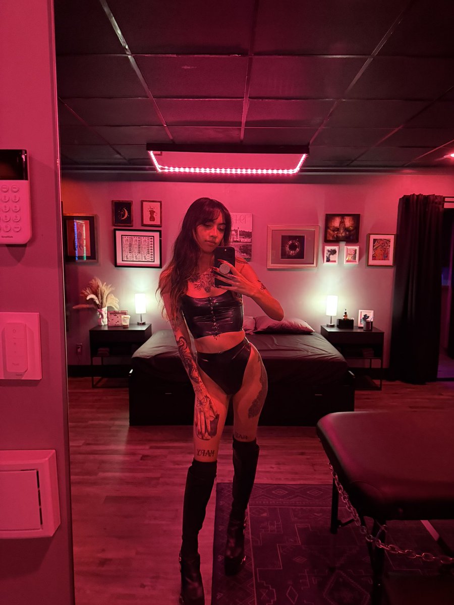 Won’t be taking any more sessions for June and I’m now booking for mid July🔥💋

Cultofniko.com