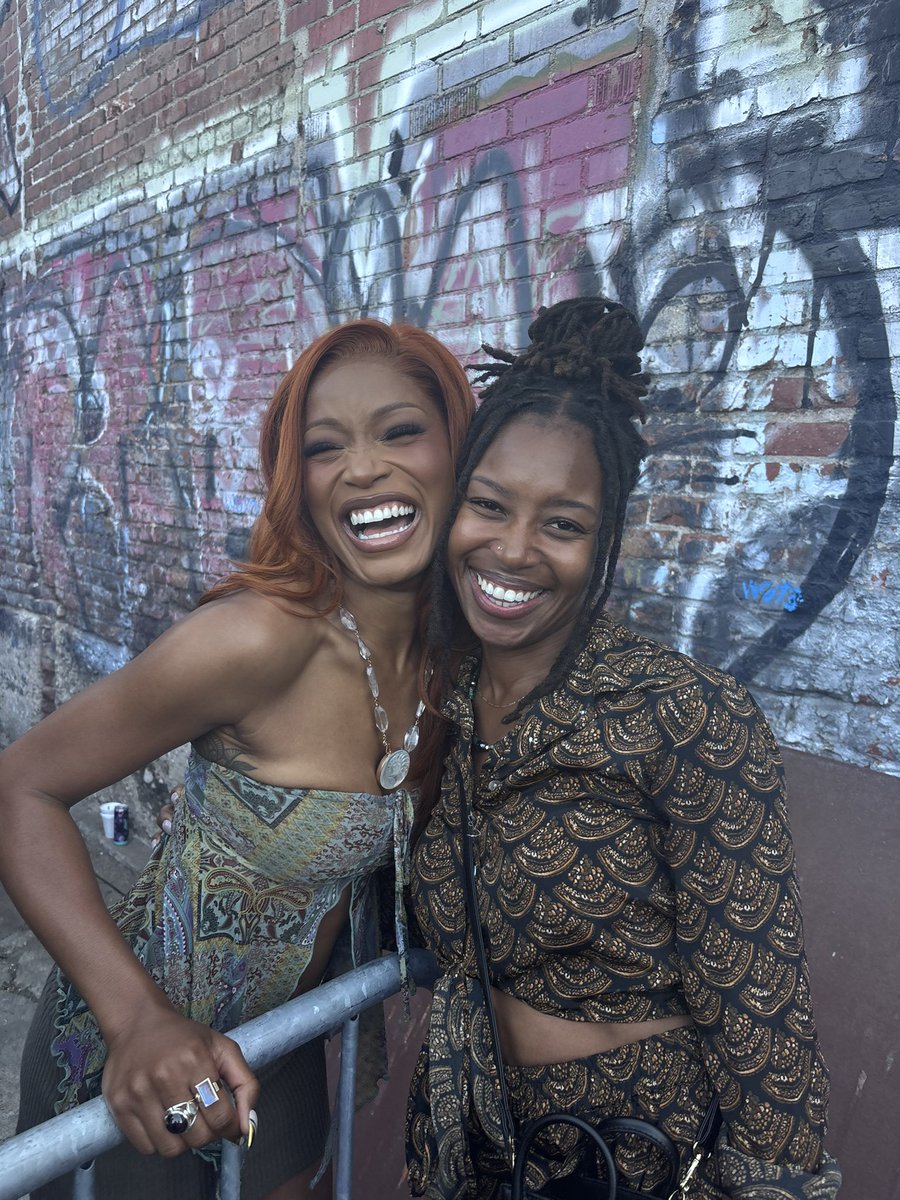 elev8dmelanated's tweet photo. I am still so FULL after this exchange! It’s really how our gurl inspires me like no other and how present she was in the moment. I felt so aligned and seen! And baby, the star power and dramatics were ON! The energy was eveythiiiing 💯

@KekePalmer, love you down guuurl! 🫶🏾✨ https://t.co/U3UhXrvBx3