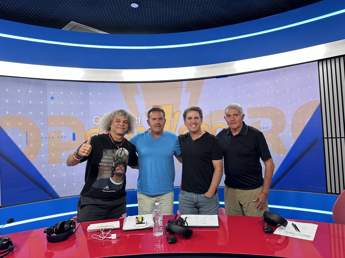 Disfrutando las transmisiones de <a href="/GoldCup/">Gold Cup</a> #copaoro por <a href="/fdpradio/">Fútbol de Primera</a> junto a un equipo de primera <a href="/PibeValderramaP/">Pibe Valderrama</a> <a href="/jburruchaga/">Jorge Burruchaga</a> y <a href="/manuelsol/">manuel sol</a> en la recta final de la fase de grupos. Ahora viene lo mejor en la etapa de las definiciones.
