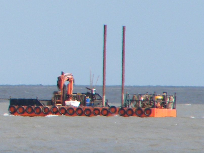 jonnyald's tweet photo. down at Felixstowe beach #groynes #shingle #cries #boat #towing #warm #temps #lifesgreat #suffolk #coast https://t.co/RxSuoELKYq