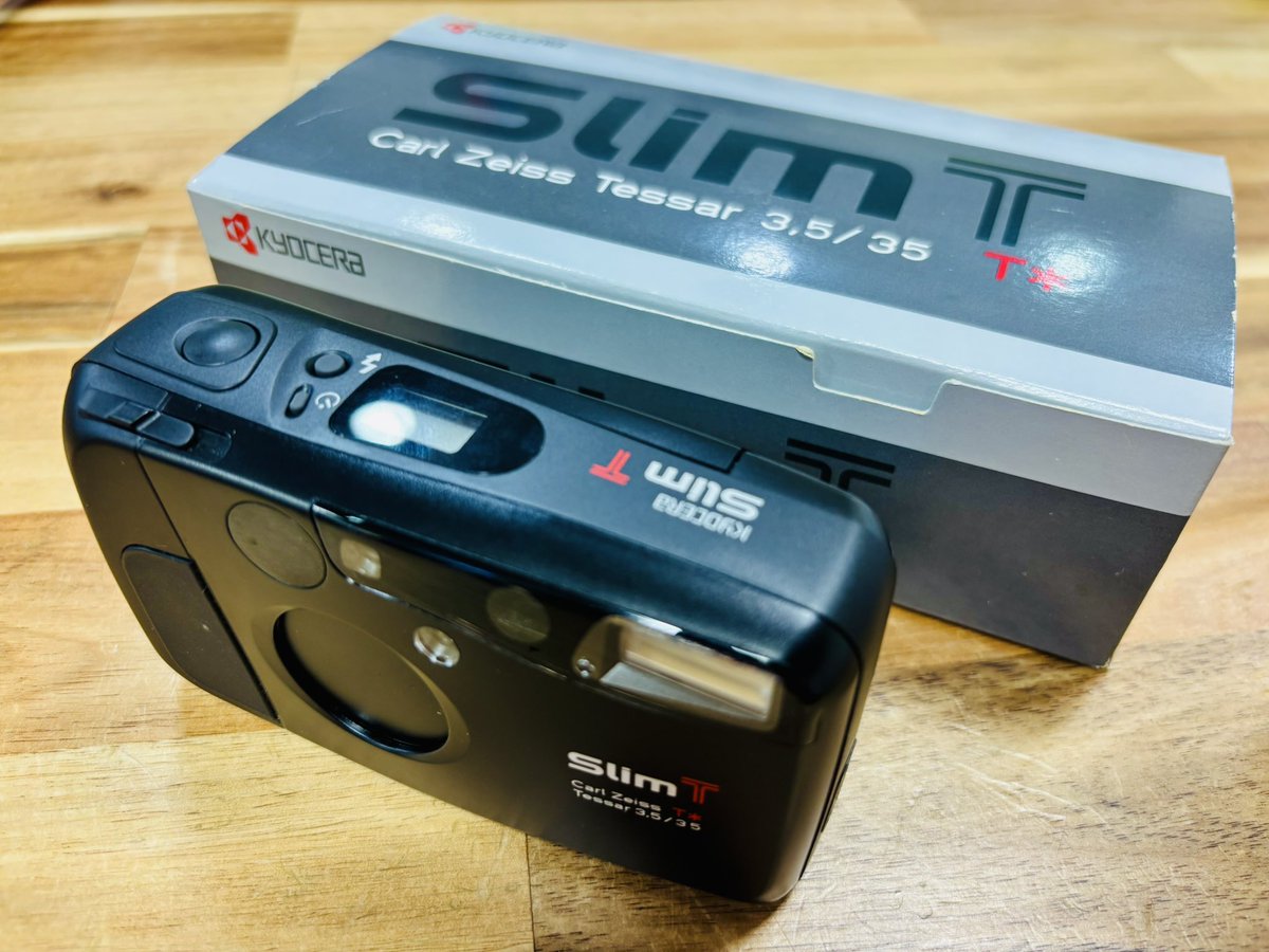 yucainfo's tweet photo. いつも #カメラのヤマゲン をご利用いただき誠にありがとうございます
#本日買取入荷
#KYOCERA #SLimT 元箱付一式
最近相場高騰気味で人気の #コンパクトカメラ です
#CarlZeissTessar35mmF35 レンズ搭載
使用感少なくキレイです
#中古カメラ市
#中古カメラフェア https://t.co/snDpJn860U
