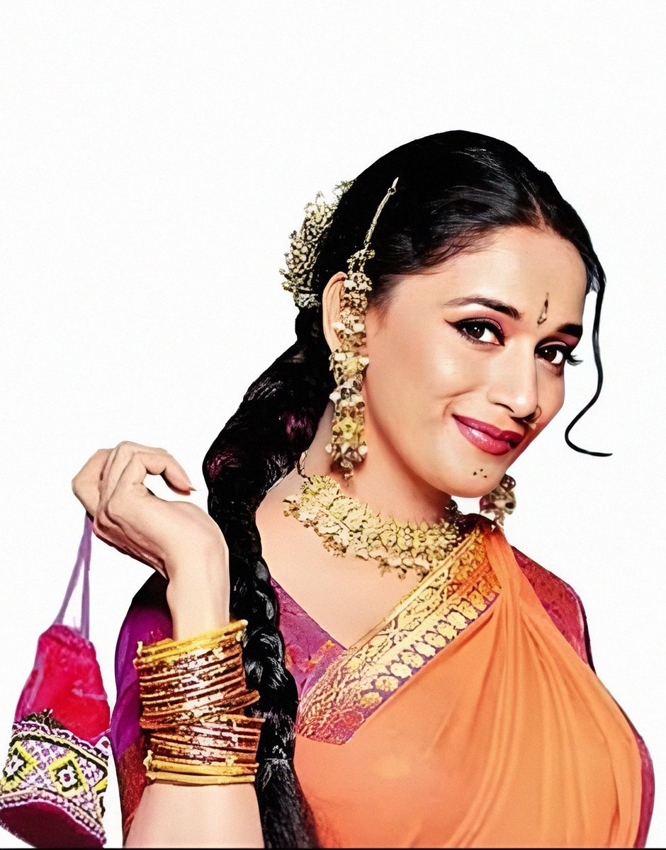 SoSweetMadhuriG's tweet photo. Oljhaa rahi hai mujh ko, yahi kash ma kash musalsal...💯😍
K tu mujh mein aa basi hai, ya mein tujh mein kho gae hoo... 🌹✍️
 love u so much n forever my sweet madhuri ji 😘🌹my goddess, my beauty queen 😘🤗💗🌹🙏🏻
@MadhuriDixit 
#madhuridixit 
#SweetSmile
#Qalb https://t.co/XZxVR1ltX6
