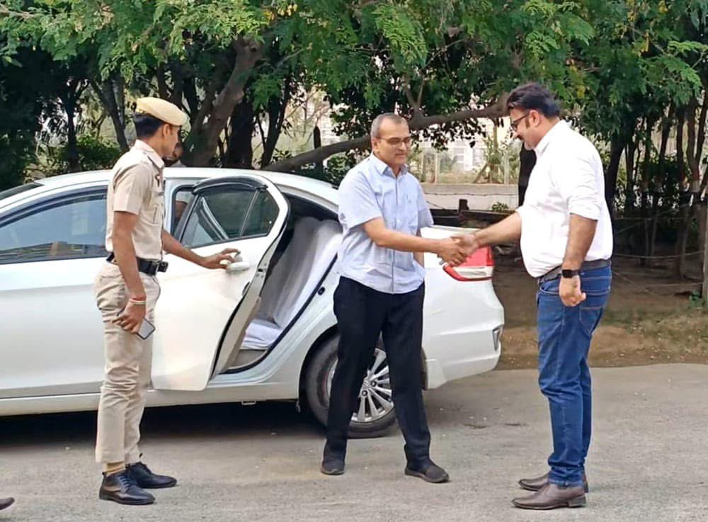 Praveen Malik (@praveenmalik86) on Twitter photo कुशल अधिकारी माननीय अशोक गर्ग <a href="/AshokGargIAS/">Ashok Kumar Garg IAS</a> (IAS) को दक्षिण हरियाणा बिजली वितरण निगम <a href="/DHBVNL/">DHBVN (दक्षिण हरियाणा बिज़ली वितरण निग़म लिमिटेड)</a> का प्रबंध निदेशक नियुक्त होने व अतिरिक्त भार मिलने पर हार्दिक बधाई। <a href="/anilvijminister/">Anil Vij Minister Haryana, India</a> कुशल अधिकारी माननीय अशोक गर्ग <a href="/AshokGargIAS/">Ashok Kumar Garg IAS</a> (IAS) को दक्षिण हरियाणा बिजली वितरण निगम <a href="/DHBVNL/">DHBVN (दक्षिण हरियाणा बिज़ली वितरण निग़म लिमिटेड)</a> का प्रबंध निदेशक नियुक्त होने व अतिरिक्त भार मिलने पर हार्दिक बधाई। <a href="/anilvijminister/">Anil Vij Minister Haryana, India</a>