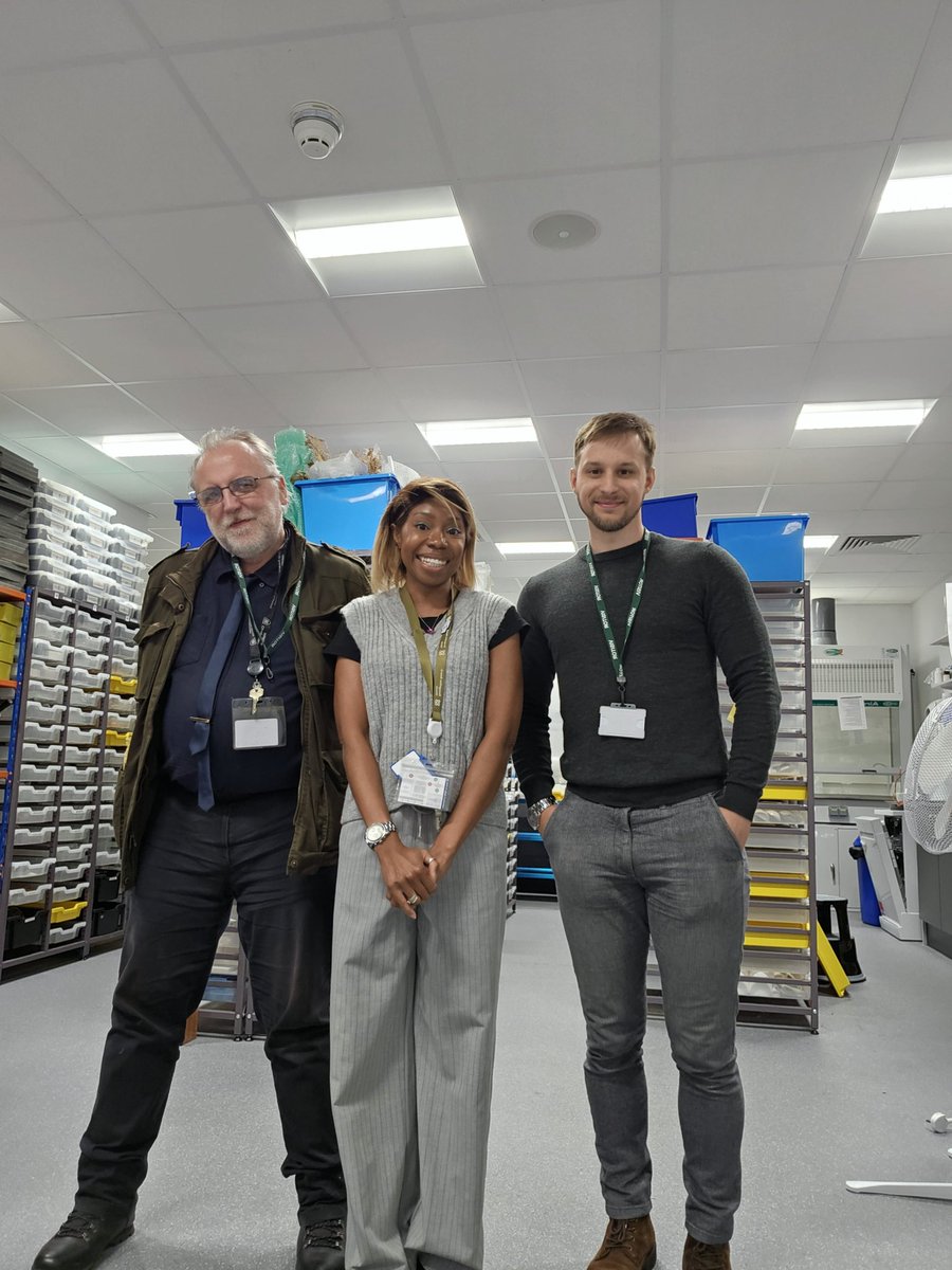 I had a visit from two lovely technicians who work at Co-op Academy Walkden. When I found out they were both #physics specialists, my questions to them were non- stop! 😅