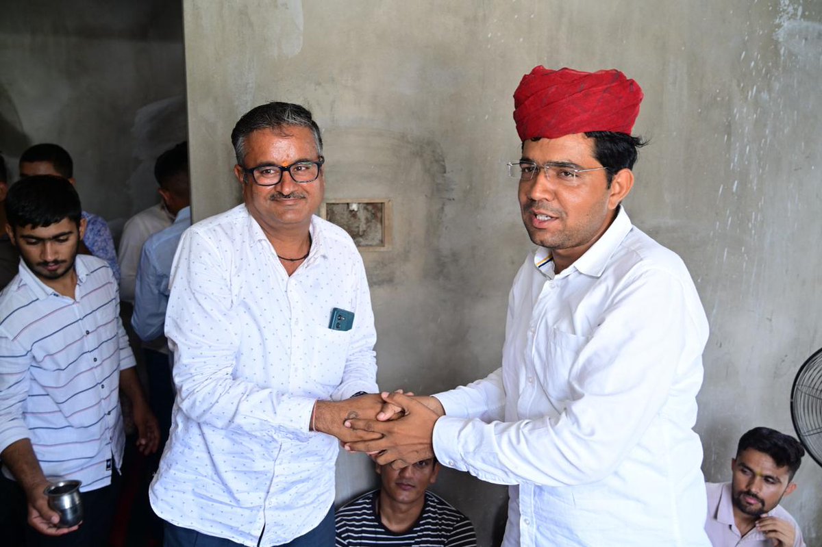 NarpatRajBarmer's tweet image. बाड़मेर शहर के शास्त्री नगर में स्टडी पॉइंट लाइब्रेरी के शुभारम्भ समारोह में गत दिवस शामिल हुआ! प्रबंधक अनुज सिद्धार्थ भाखर जी को बधाई एवं शुभकामनायें!
#Barmer #ShashtriNagar 
#StudyPoint #library