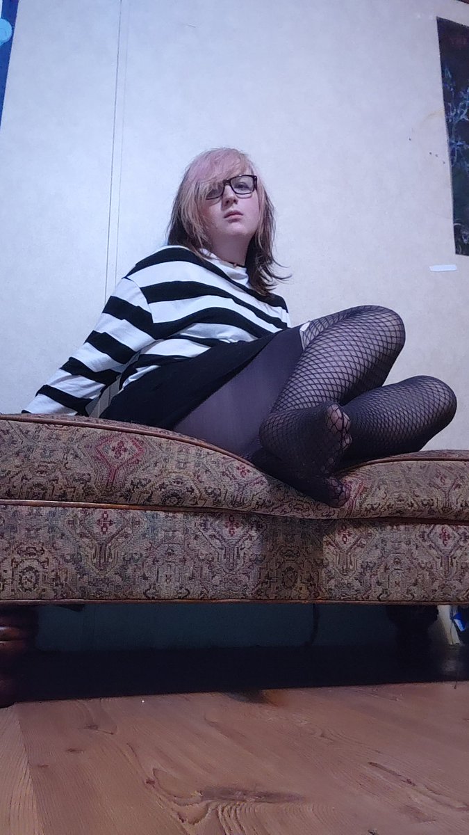 ryupenki's tweet photo. you ever just put on fishnets and feel like a goddess? https://t.co/LS0tXKHows