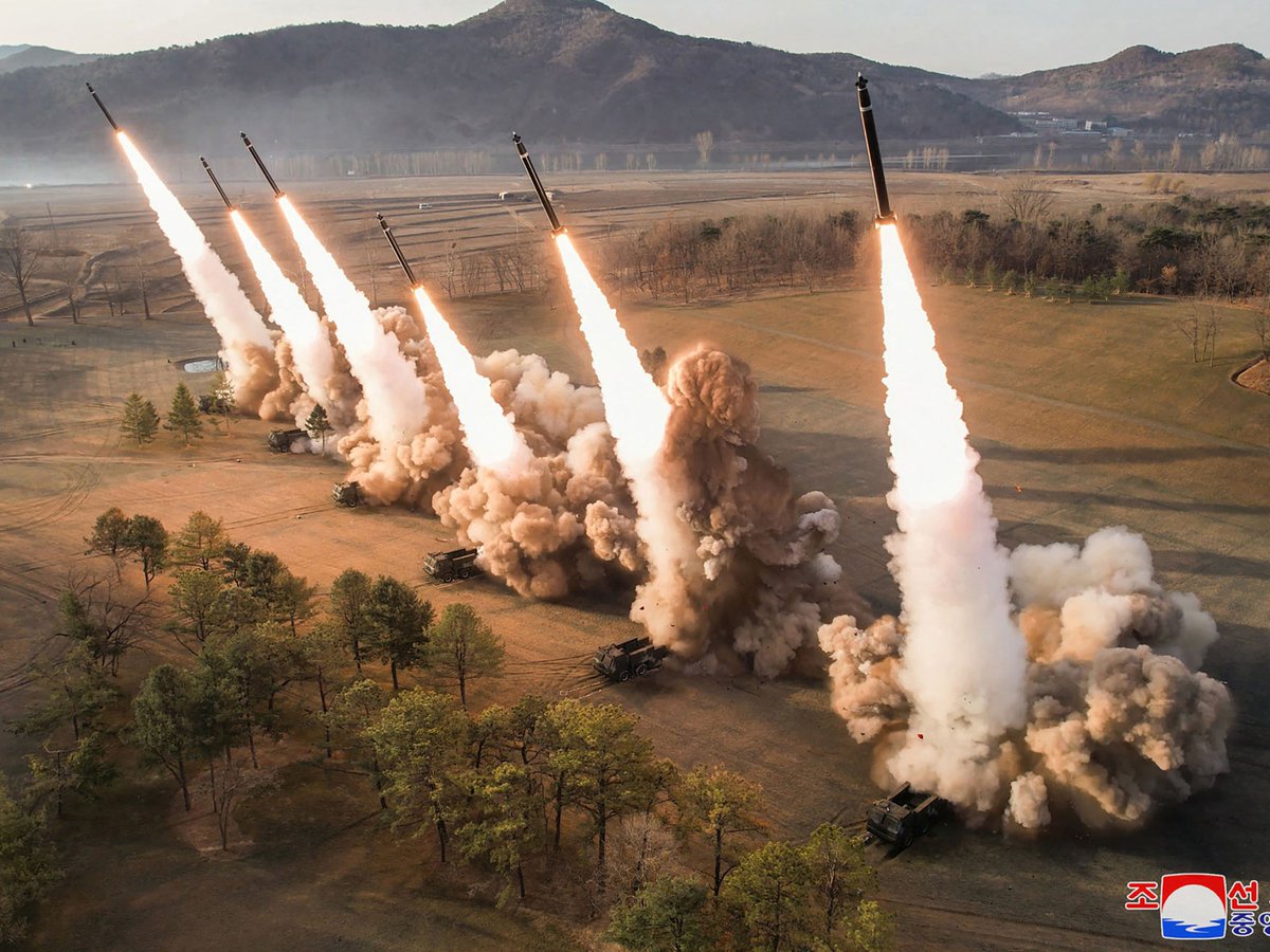 IranTimes_ir's tweet photo. BREAKING: A new wave of missiles is now heading straight for Israel. Say Allahu-Akbar https://t.co/luCMLZeP2m