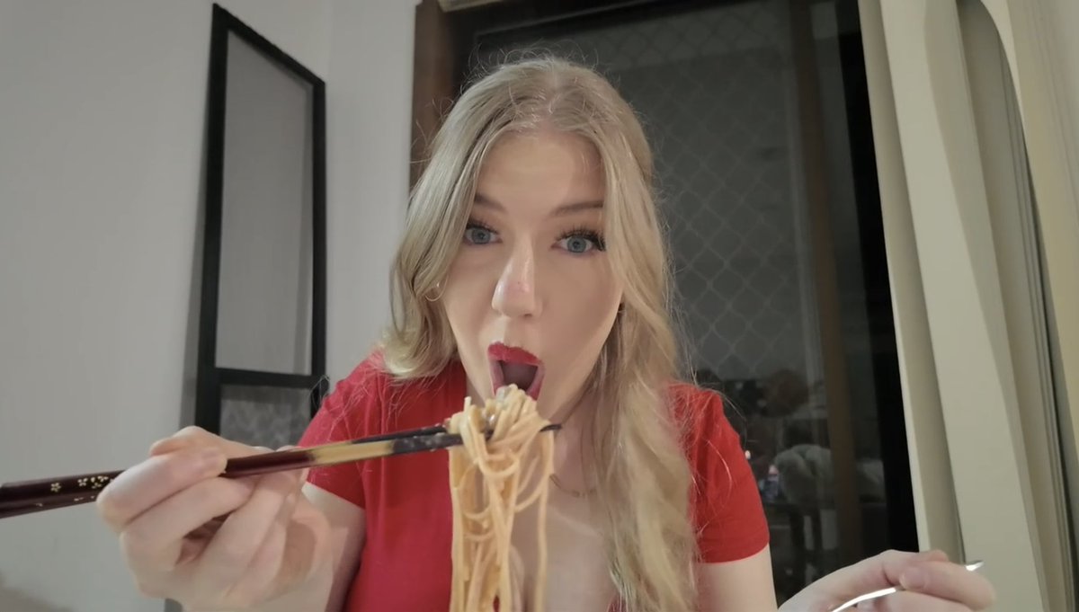 CHEFMOZ AT IT AGAIN! 🍴

Last nights stream was actually so much fun making pork/beef wontons and wrapping them up, it was actually quite therapeutic and and then making miso spicy ramen!  🍜🥟

What should I make next?