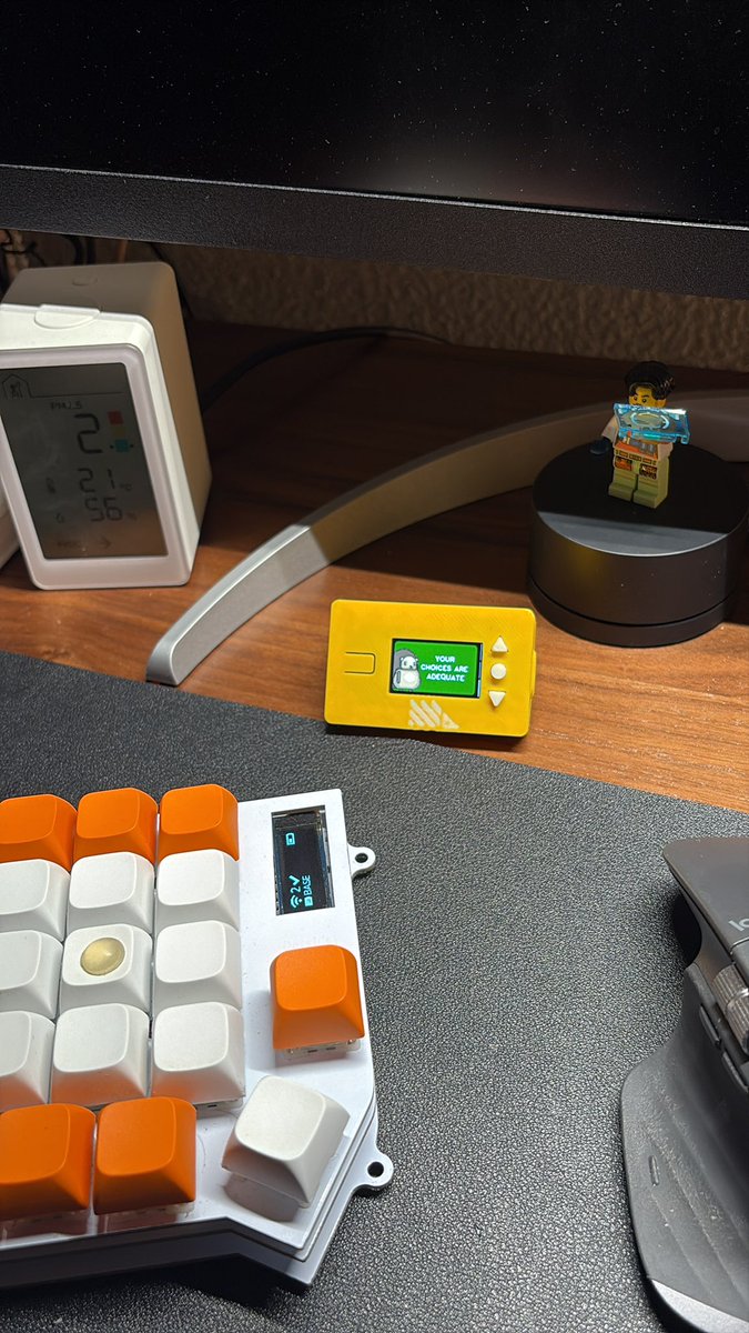 darshkpatel's tweet image. The unhinged geniuses at @posthog cooked up an open-source hardware project.
So obviously… I 3D printed it.
Say hi to DeskHog!