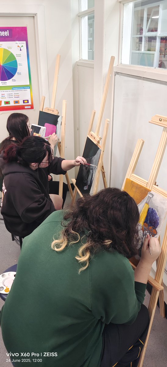 HighIngleburn's tweet image. Year 9 Visual Arts students are currently completing their Still Life paintings, which are expected to be finished within the week. Each arrangement features personal objects that reflect the individual values of the students, helping to tell a unique and meaningful story through…