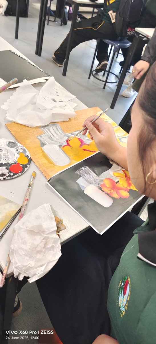 HighIngleburn's tweet image. Year 9 Visual Arts students are currently completing their Still Life paintings, which are expected to be finished within the week. Each arrangement features personal objects that reflect the individual values of the students, helping to tell a unique and meaningful story through…