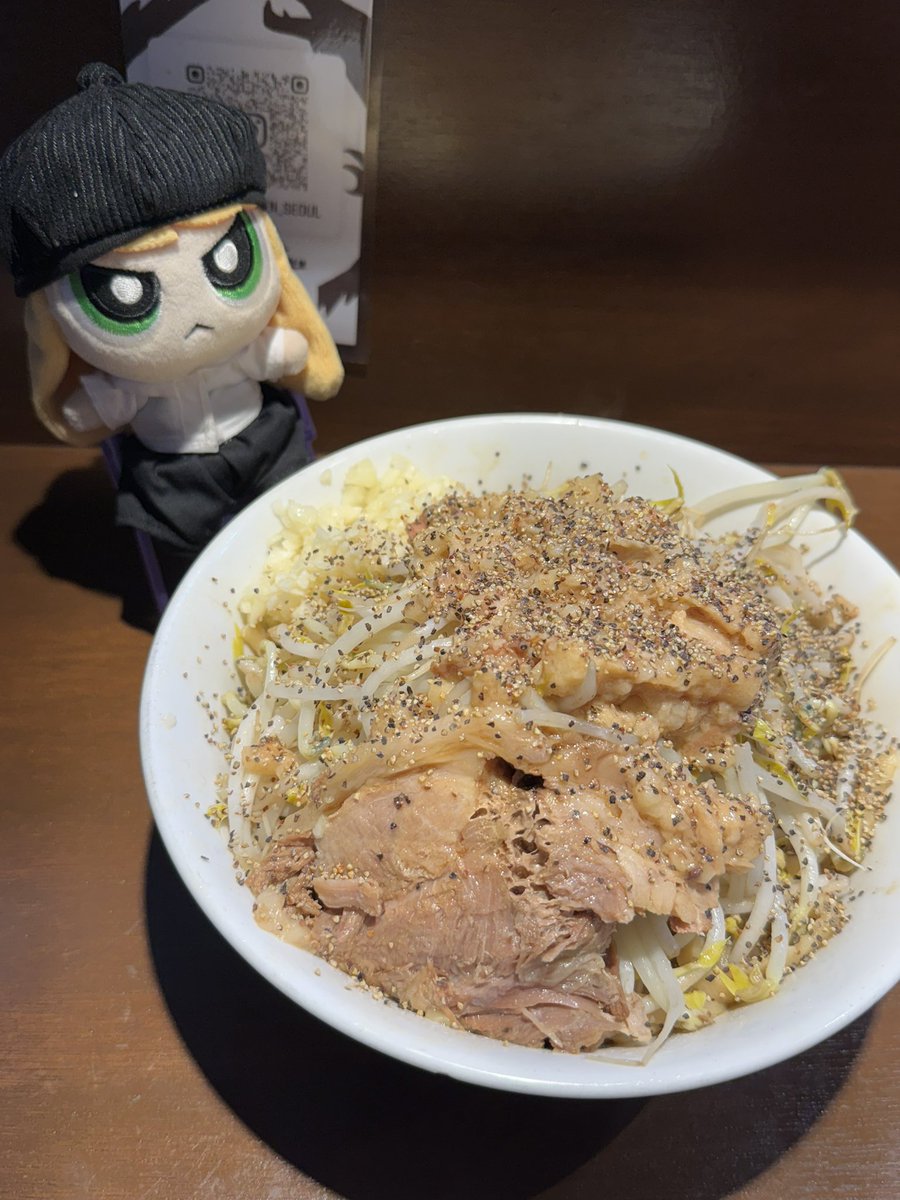 cho49210's tweet image. 점심으로 라면 먹으러 왔어요 🍜🍜
해린이키링 발견하고 놀랬어요..