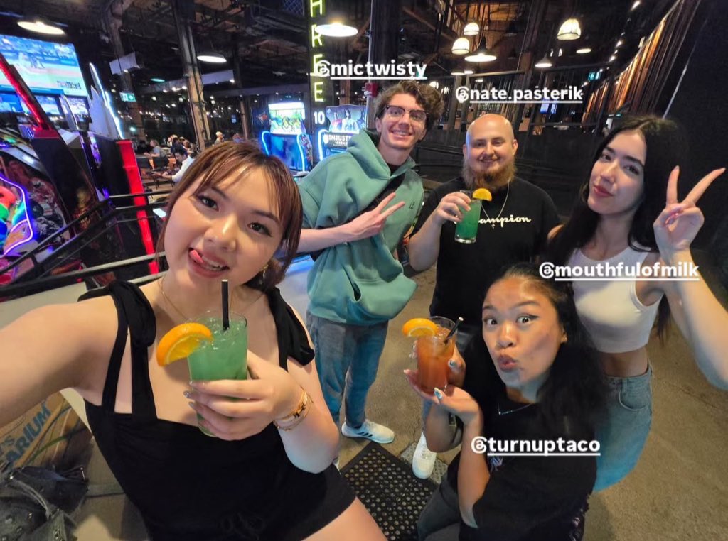 mouthfulofmilky's tweet image. had the most perfect weekend :’) my heart is so full aaaaaaa!!!!

#VALORANTMasters