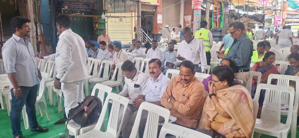 Sir,

Secunderabad MAHANKALI BONALU Festival Preliminary Meeting attending along with DOP 1, CGM 2 and Div 7 Team of HMWSSB at Temple Area.

GM 7