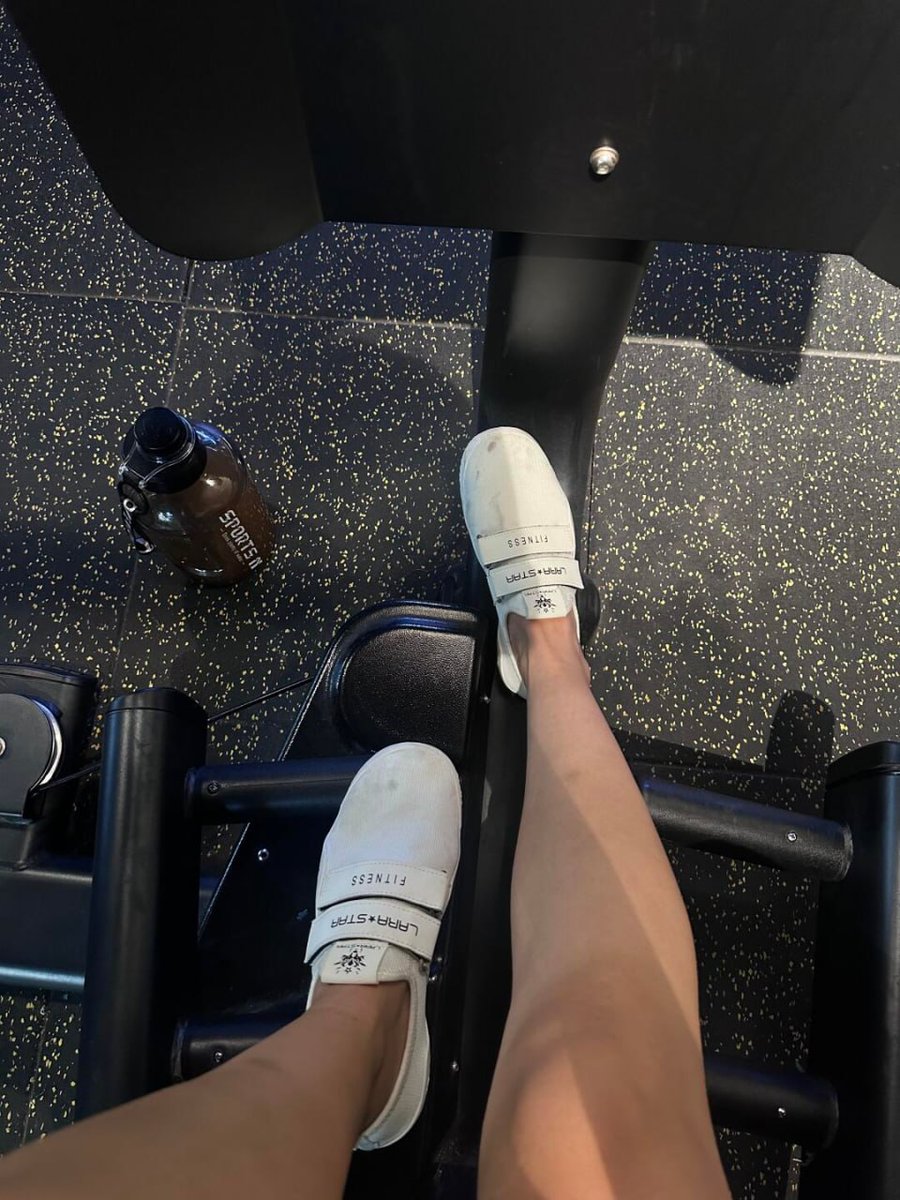 hikatta_ryu's tweet photo. For health, let's exercise with Ella.😍❤️💝🇺🇸🇺🇸🇺🇸🇺🇸🇺🇸 https://t.co/UkIt9QHX2Z