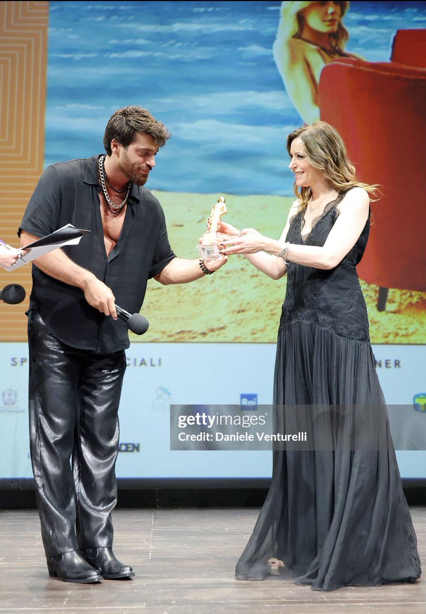 ♦️#CanYaman with Excellence Award International Star from IGSF2025
